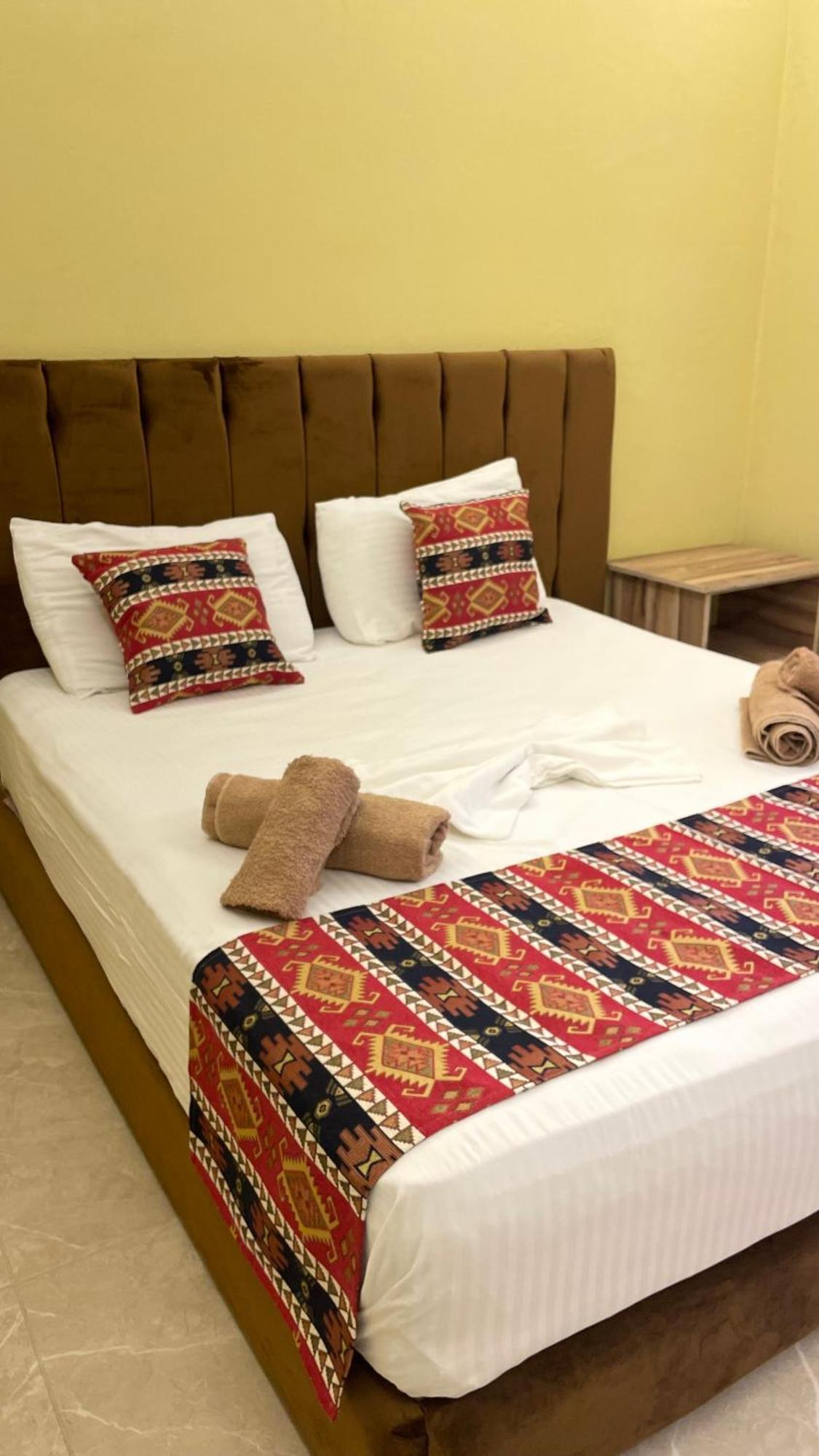 Te Bujtina Hotel- Cozy Stay With Traditional Breakfast Near Beach Golem  Exterior photo