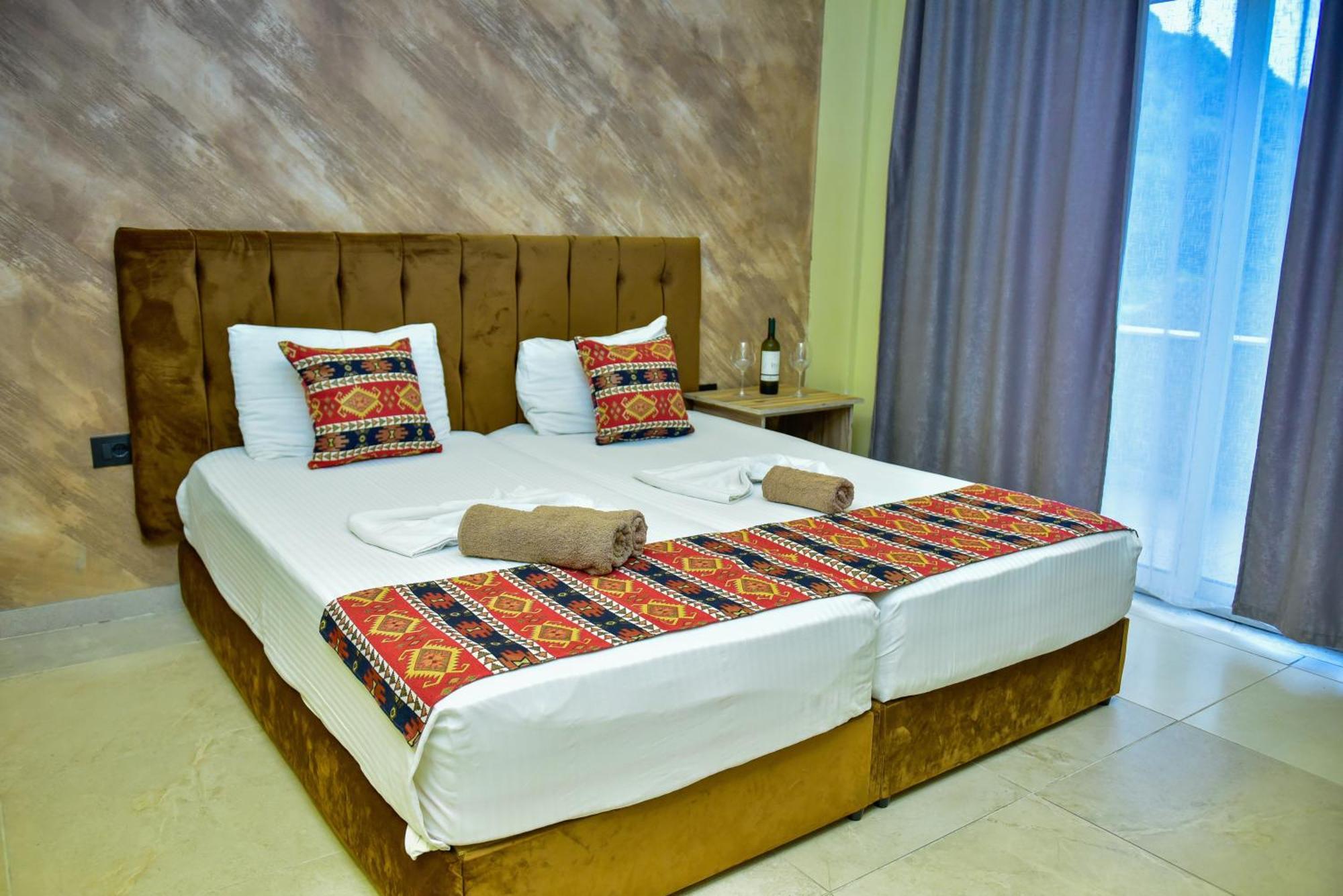 Te Bujtina Hotel- Cozy Stay With Traditional Breakfast Near Beach Golem  Exterior photo